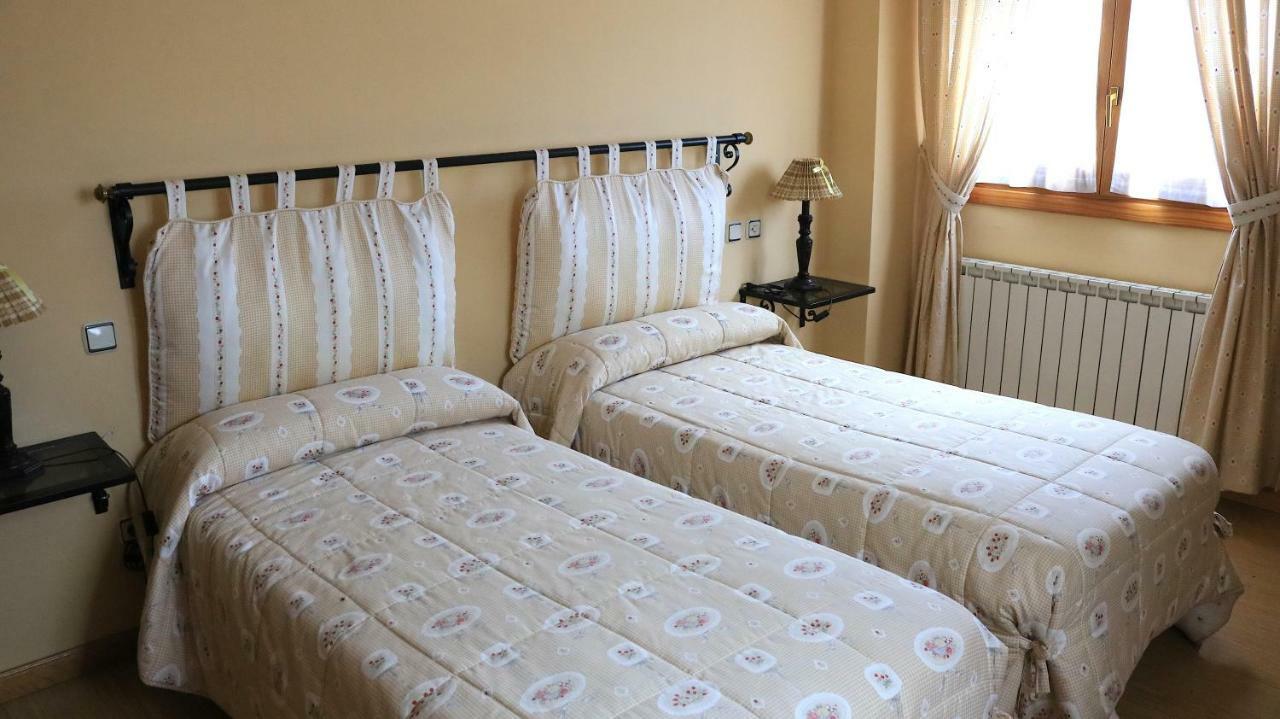 Hotel Miralba Alba de los Cardaños Extérieur photo